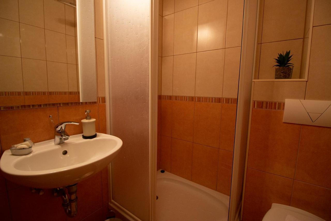 Apartments Ivana Baška Voda Extérieur photo